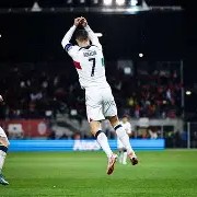 在线游戏-包含葡萄牙豪取三分，晋级前景一片光明的词条